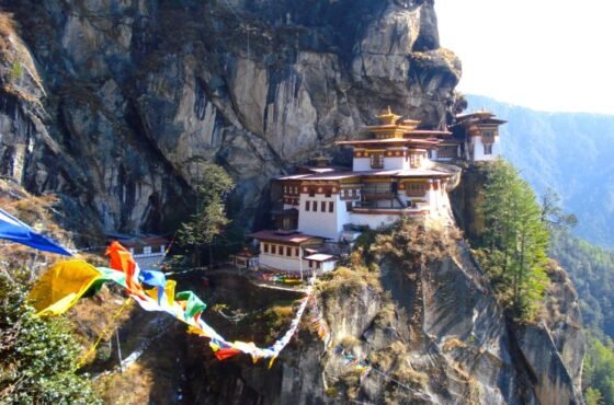 Bhutan Essence: Mountains, Monasteries & Valleys